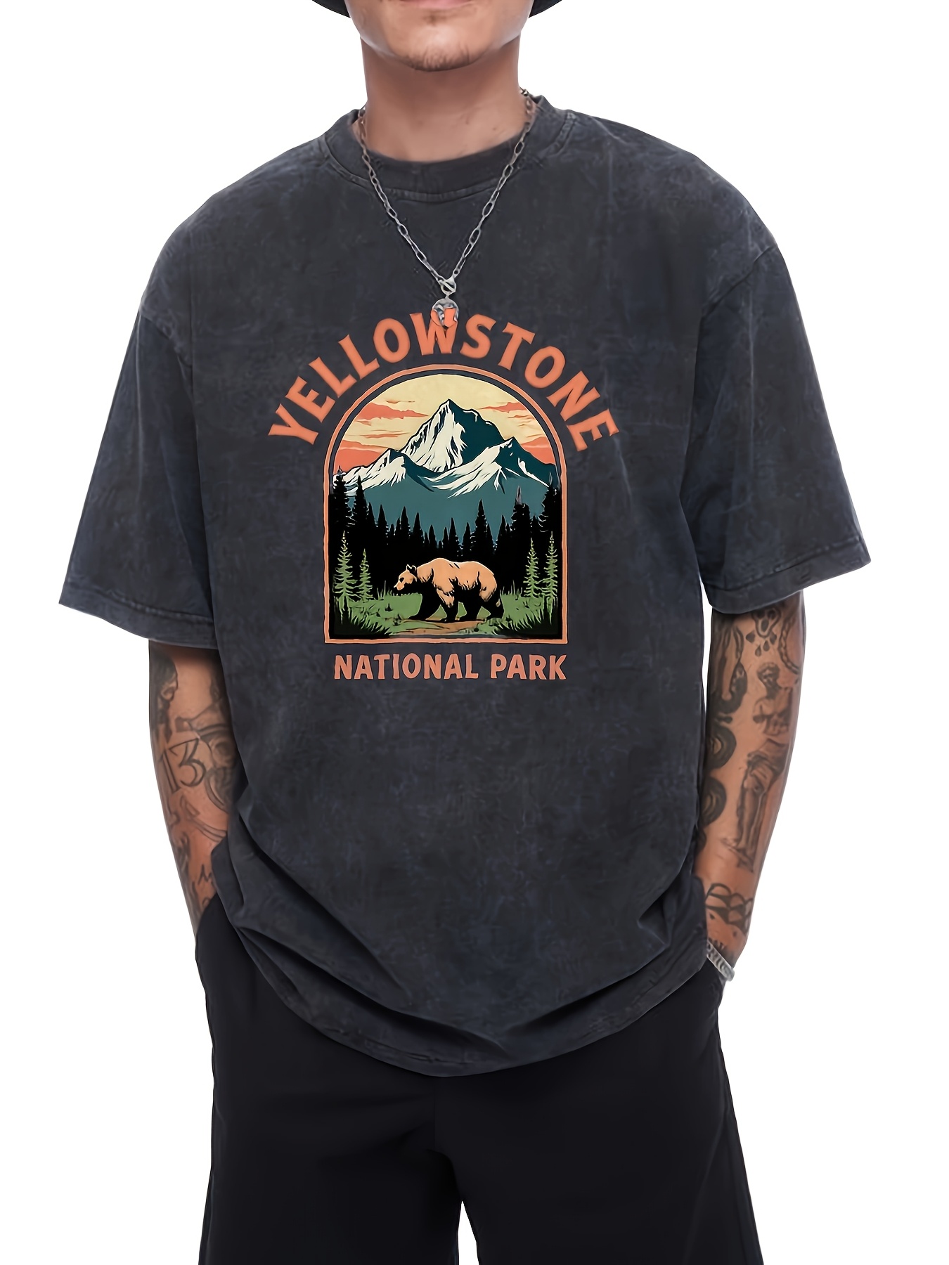 Outdoor Adventure Wear - メンズ イエローストーン国立公園 ヴィンテージ Tシャツ - 懐かしいクマと山の柄の半袖