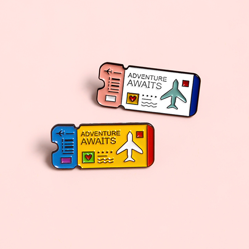 冒険を待っている航空券エナメルピンアウトドア旅行ブローチラペ - Outdoor Adventure Friends のレビューと価格